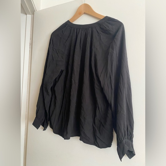 Old navy black button down - Picture 2 of 3